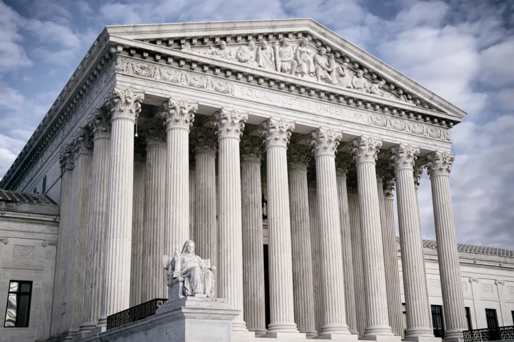 Activist asks high court to let judges quickly reverse immigration detentions